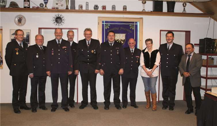 KFI Rainer Nell, Wehrleiter Schmitt, Wehrführer Jörg Spurzem, stv. Wehrführer Horst Steffens, Herbert Münch, Tobias Nauert, Werner Endres, 1. Beigeordnete Gabi Schmitz, Marc Schwall, 1. Beigeordnete Alfred Schomisch (v.l.). privat