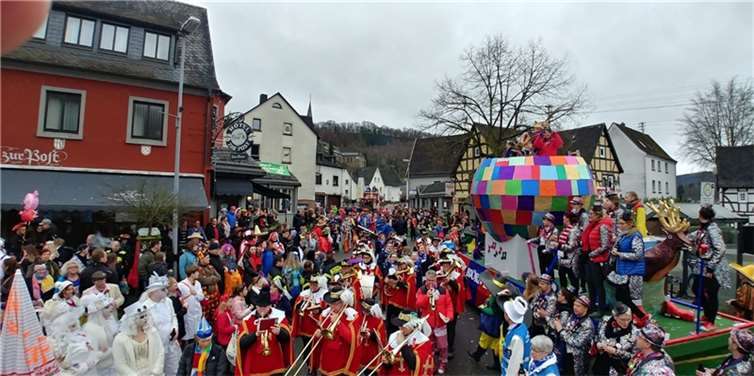 KG Brave Jonge e. V. aus Waldbreitbach: Rosenmontag Zugauflösung Waldbreitbach 2...