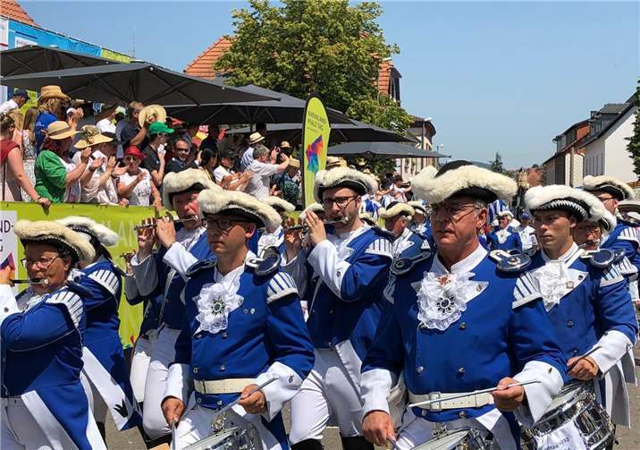 KG Fidelitas 1893 „Blaue Funken“ traf im Festumzug den richtigen Ton. Fotos: Andernach.nat