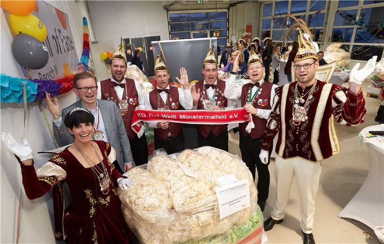 KG Rot-Weiß Münstermaifeld freut sich über den Gewinn.Fotos: Thomas Frey