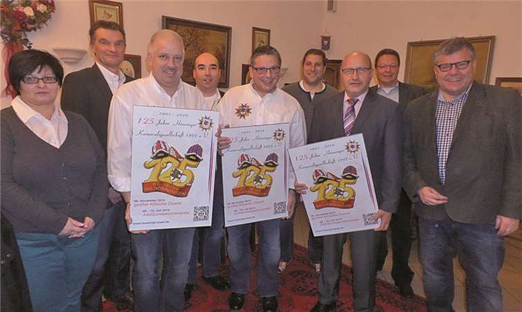 KG-Vorstandsmitglieder und die beiden Bürgermeister Michael Mahlert und Guido Job präsentierten das neu entworfene Logo. STUKO