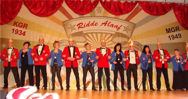 KG und Möhnen beim Schunkelwalzer.