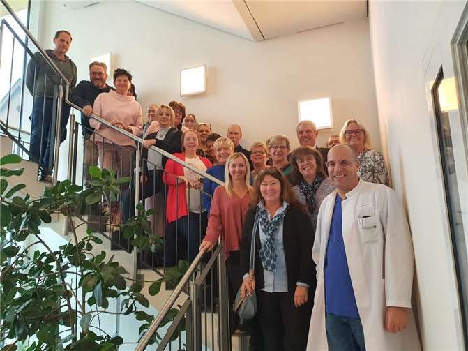 KHDS-Mitarbeitende aus Medizin und Pflege sowie Verwaltung und Technik für ihre langjährige Zugehörigkeit zum Haus geehrt.  Foto: Ann-Katrin Ohrem, KHDS