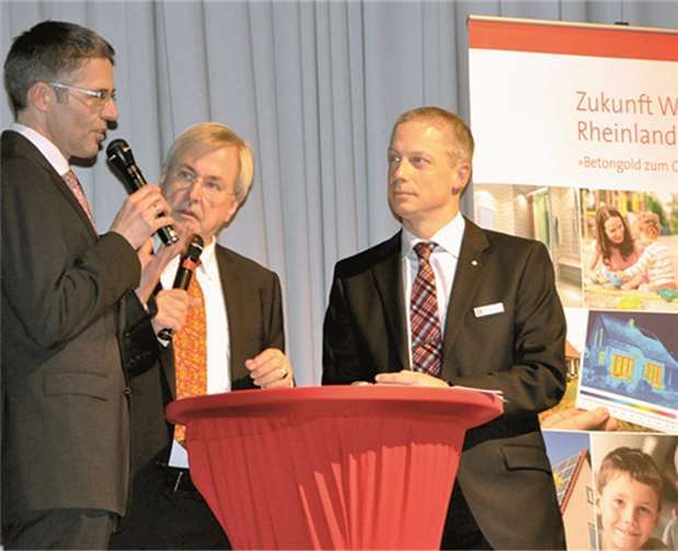 KSK-Vorstand Karl Josef Esch und Jens Lichtenberg: „Ich denke, wir haben heute für viele Besucher den „Nerv der Zeit“ getroffen.