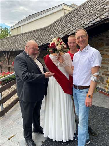 KVL-Vorsitzender Günter Groß, der zweite Vorsitzende Klaus Wagner (links) und Vorstandsmitglied Alexander Groß sind eingeweiht und freuen sich auf die Lehner Kirmes mit Inthronisation der neuen Repräsentantin. Quelle:KVL