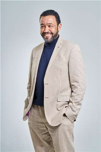 Kabarettist, Moderator und Bestsellerautor Marius Jung ist im Rahmen der Interkulturellen Woche zu Gast in Montabaur: Am 27. September präsentiert er den Vortrag „Respekt“ in der Aula des Mons-Tabor-Gymnasiums.  Foto: Marius Jung