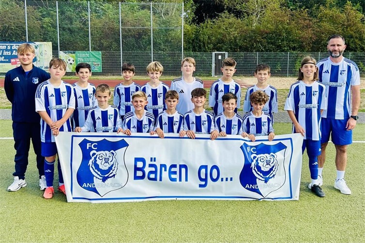 Kader der D-Junioren des FC Andernach in der Saison 2026/27:v. l. n. r.: Leon Schopf, Elia Kessels, Fabrice Schaaf, Elias Runkowsky, Tarik Akbey, Hugo Bicvic, Fabian Skelnik, Diego Geraci, Emil Engel, David Platsynda, John Darenski, Adrian Bartz, Linus Porz, Tim Engelmann, Theo Zäck und Leo Bicvic.
