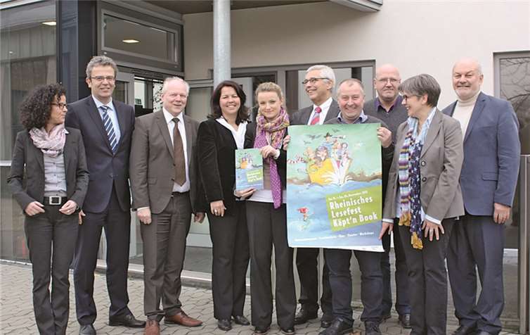 Käpt’n Book 2013: die zufriedenen Sponsoren (v.l.n.r.) Carmen Kunkel, Franz-W. Matern, Theo Hüffel, Simone Zens, Natalia Matysik, Helmut Görgen, Alfred Schneider, Rudi Knorr, Gisela Ingenhorst und Dieter Dresen.Gemeinde Wachtberg