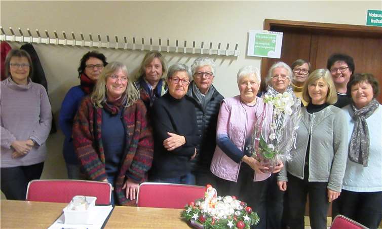 Käthe Kläsgen und Roswitha Larscheid mit der Landfrauenortsgruppe Schuld.Foto: privat