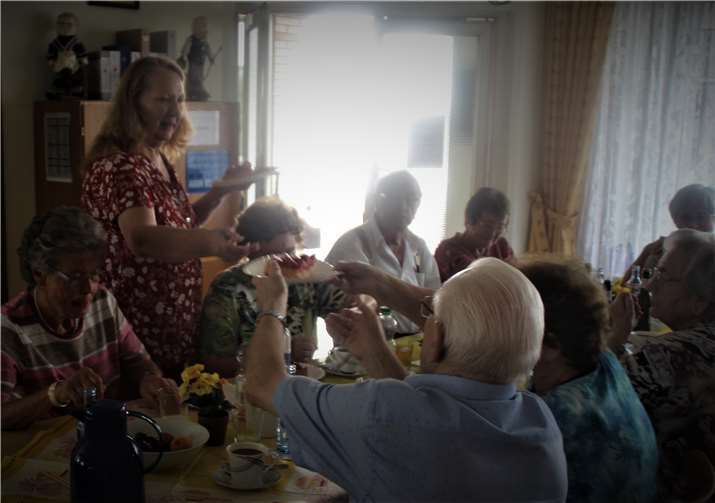 Kaffee und Kuchen gab es zum Abschluss des Sommerfestes. Privat