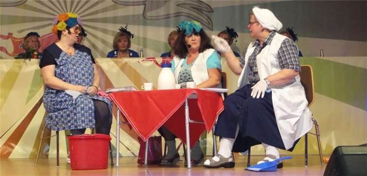 Kaffeepause bei den Putzfrauen der Moddebachhalle (Heike Werff, Connie Doll und Michaela Luxem-Orth).