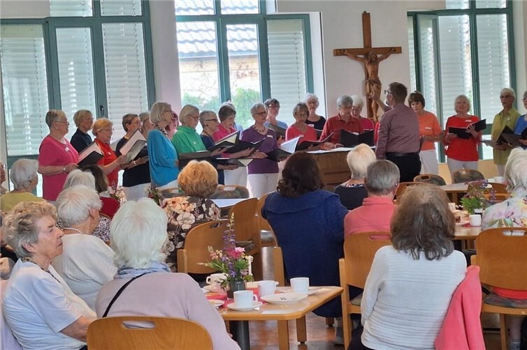 Kaffeetrinken mit musikalischer Untermalung