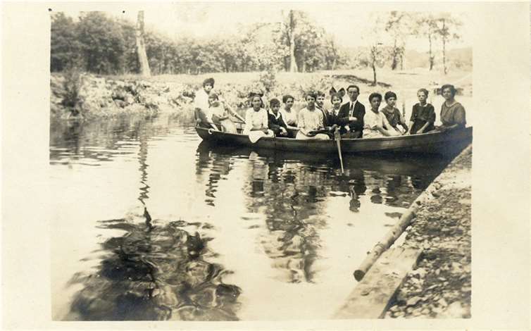 „Kahnfahrt auf der Agger, 1922“.Quelle: Archiv des Rhein-Sieg-Kreises
