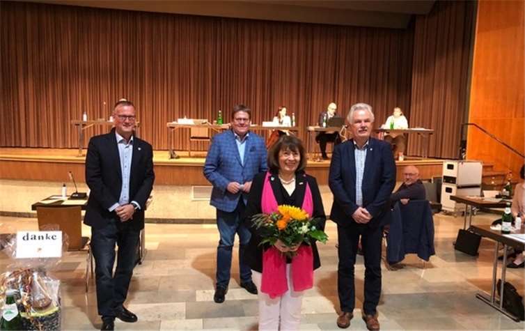 Kai Abruszat (Vorsitzender VLK NRW), Bürgermeister Stefan Raetz, Tamara Vogt und Karsten Logemann (Fraktionsvorsitzender der FDP). Foto: privat