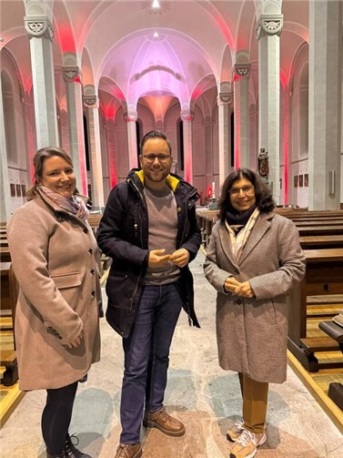Kai Dommershausen (Bildmitte) beim Besuch der Veranstaltung in der Vallendarer Kirche. Foto: privat