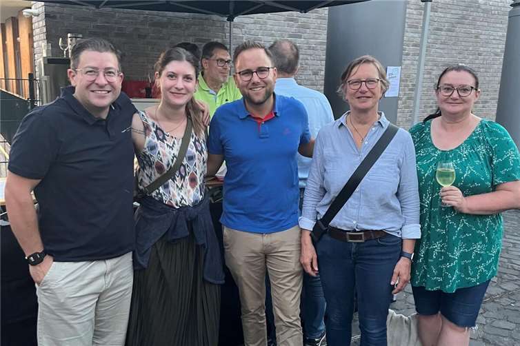 Kai Dommershausen (Bildmitte) nutzte gemeinsam mit der SPD Urbar den Abend zum Austausch mit Bürgerinnen und Bürgern.  Foto: privat