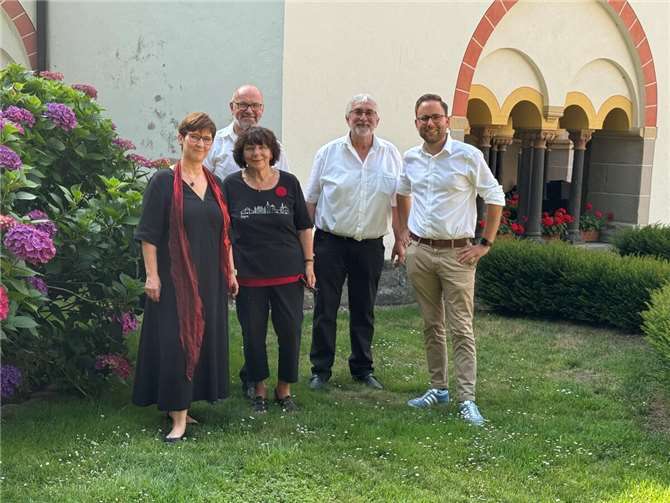 Kai Dommershausen (rechts auf dem Bild) bei seinem Besuch auf dem Kreuzgangkonzert.  Foto: privat
