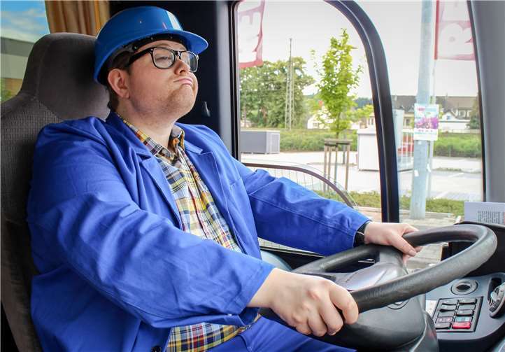 Kai Kramosta ist wieder mit seinem Comedybus unterwegs. privat