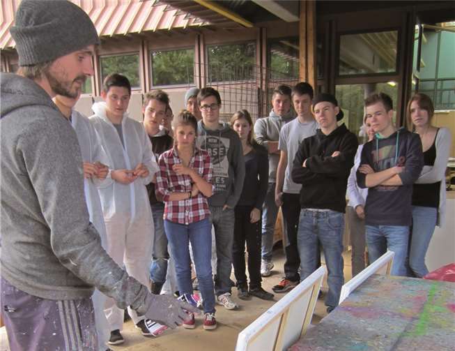 Kai Niederhausen zeigte den Kindern, wie man seine Kreativität und Ideen in Graffitis umsetzt. BBS Presseteam