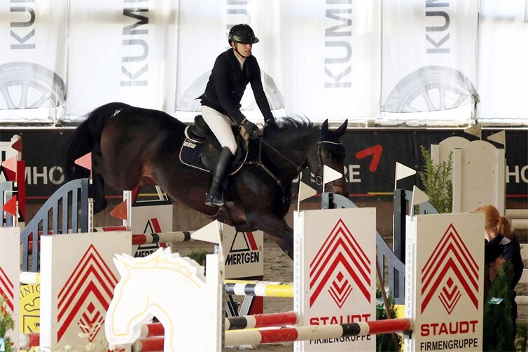 Kai Schaffner auf „Only You von der Mittelerde“ avancierte am vergangenen Wochenende zum erfolgreichsten RVK-Springreiter bei den Kurtscheid Indoors.