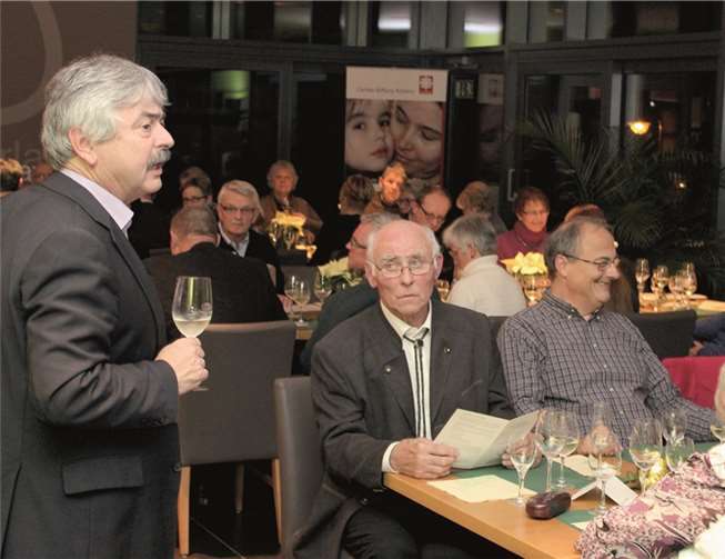 Kalle Grundmann begeisterte bei seiner vinolgischen Reise mit den Weinheiligen durch das Winzerjahr.