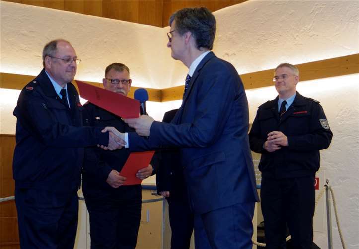 Kamerad Peter Kureliuk wurde zum Oberlöschmeister befördert.