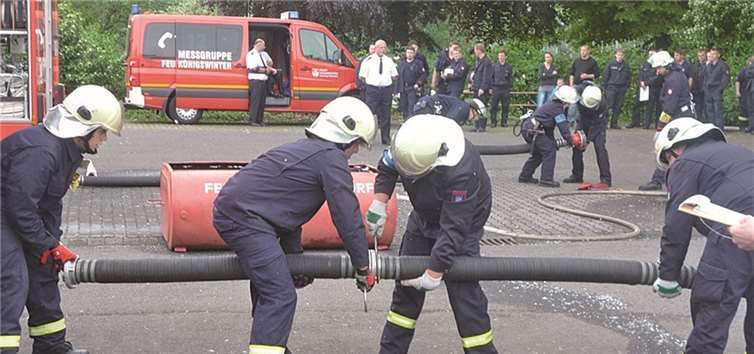 Kameraden der Feuerwehr Wachtberg haben erfolgreich am Leistungsnachweis des Landes NRW teilgenommen.Hier stand eine feuerwehrtechnische Übung an. Feuerwehr Wachtberg