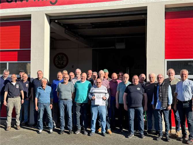 Ehrungen für langjährige Mitgliedschaft Kameraden wurden für ihre langjährige Mitgliedschaft in der Feuerwehr geehrt.Foto: Feuerwehr