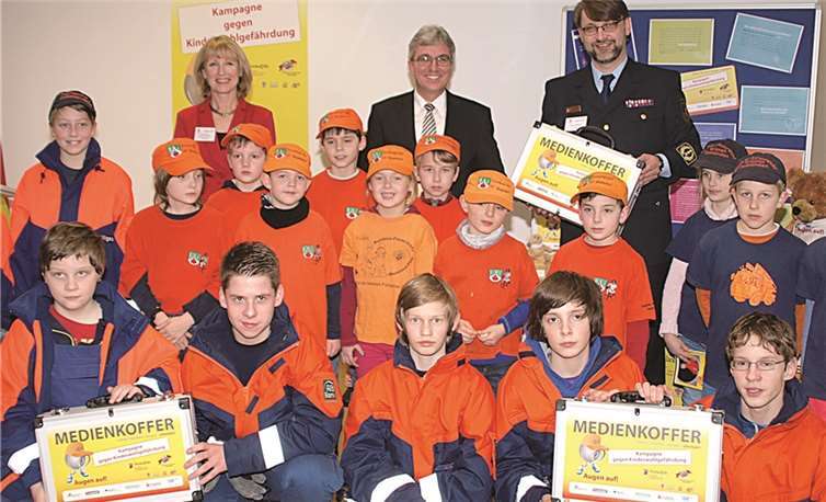 Kampagnenstart „Augen auf“ bei Landesfeuerwehrverband Rheinland-Pfalz in Koblenz. Mit dabei Bürgermeisterin Marie-Theres Hammes-Rosenstein, Innenminister Roger Lewentz und Frank Hachemer (Präsident / Landesfeuerwehrverband Rheinland-Pfalz) (oben v.l.).US
