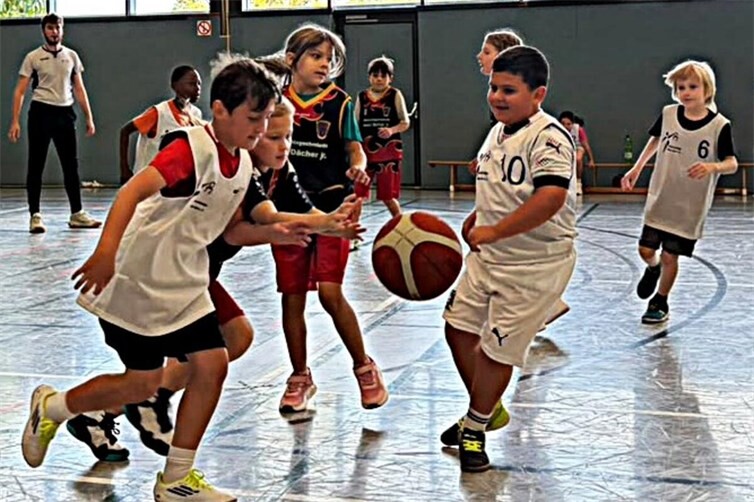 Kampf um jeden Ball, die Schulmannschaft der BNGS ist gestartet