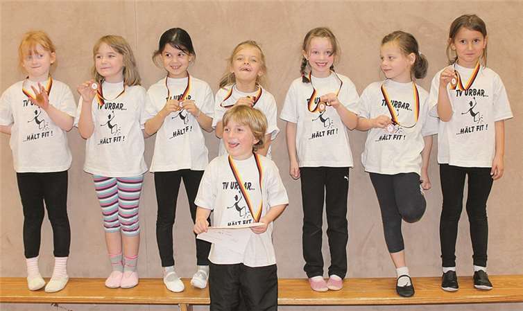 Kampfrichter: Jeng & Petra Klein, Riegenführer: Lena Klein & Celine Wolf, Trainerin: Susanne Wolf, TurnKids.