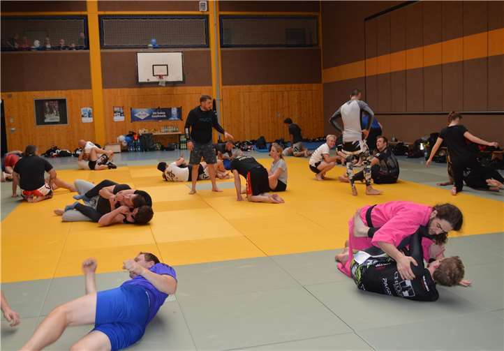 Kampfsporttraining zugunsten krebskranker Kinder.