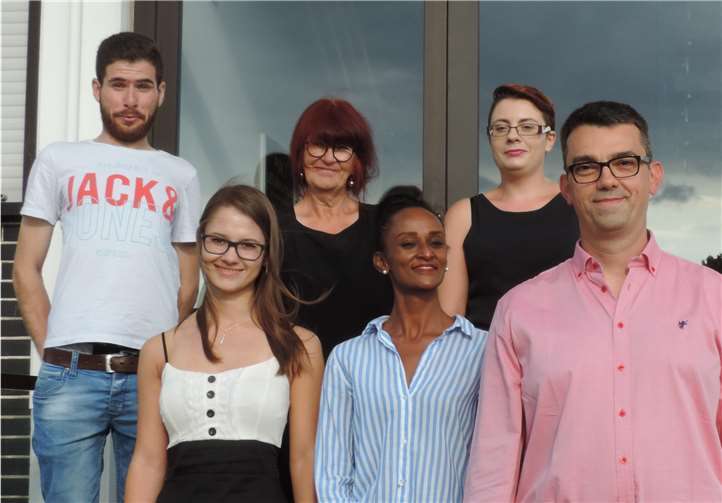 Kandidaten der Freien Wähler Koblenz für den Beirat für Migration und Integration (v. l.): Ismail Darissa, Valeria Ivasciuc, Gabriele Hofmann, Feven Ande-Schaden, Daria Bushchyk, Pasquale Sicilia, Danniene Wété, Adrian Covalciuc.