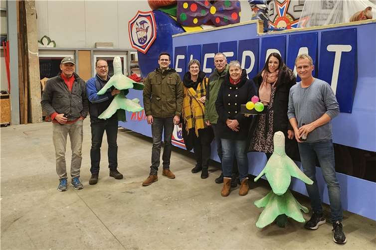 Kandidaten der SPD Kottenheim zu Besuch bei den Wagenbauern.  Foto: privat