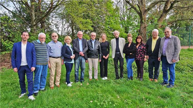 Kandidaten für den Stadtrat der FDP Bendorf, von links nach rechts: Jan Wambach, Peter Meffert, Franz Holt, Sabine Dyas, Michael Becker, Tom Graef, Carolin Urwer, Herbert Speyerer, Christine Graef, Renate Bartsch, Karl-Otto Hahn, Günther Bomm Foto: Günther Bomm