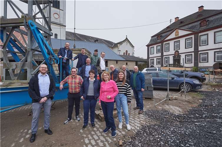 Kandidatinnen und Kandidaten der CDU Polch für den Stadtrat bei einer Besichtigung der Baustelle für eine Arztpraxis am Mattheiser Hof in Polch. Quelle: CDU Polch