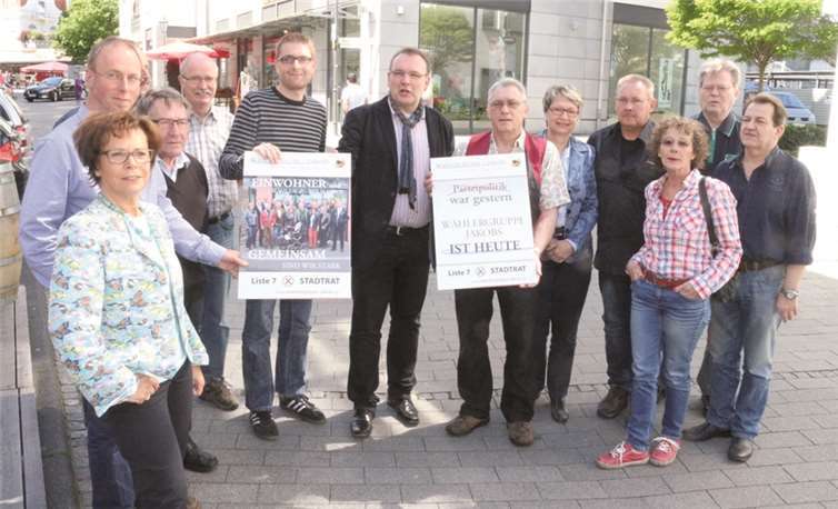 Kandidatinnen und Kandidaten der Wählergruppe Jakobs bei der Präsentation der Wahlplakate.privat