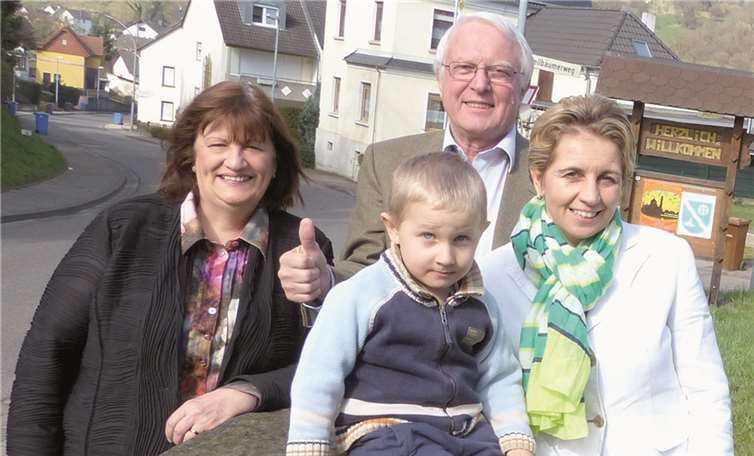 Kandidieren auf der CDU-Liste für den Ortsbeirat Rodenbach: Brigitte Neumann, Gerhard Neumann und Eva Pindor (v. l.). Sohn Julius Pindor beabsichtigt, 2029 zu kandidieren.