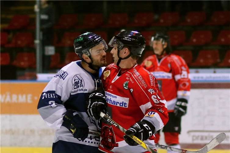 Kann die 1b-Mannschaft des EC Bad Nauheim am Sonntag den Bären (links: Kapitän Stephan Fröhlich) die Stirn bieten? Das Hinspiel entschied Neuwied mit 5:3 für sich. Foto: Privat