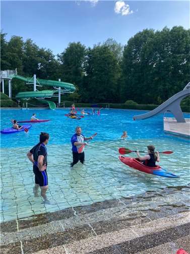 Kanutraining im Freibad.  Foto: KC Nette Plaidt