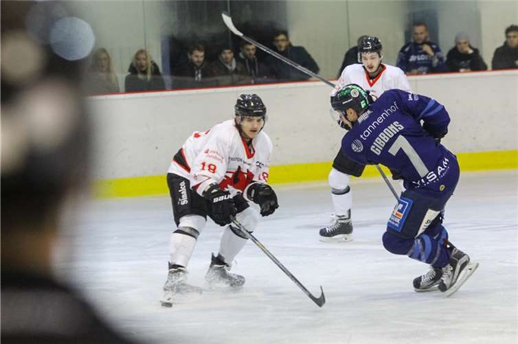 Kapitän Brian Gibbons beim Spiel gegen Duisburg.fischkoppMedien