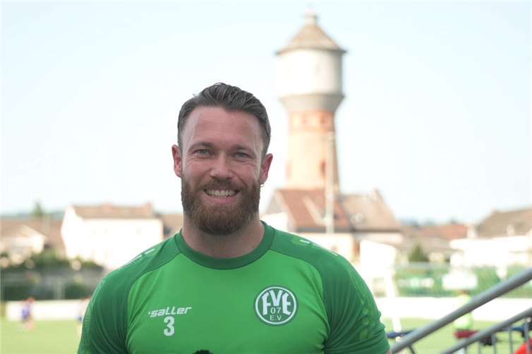 Kapitän Chris Meinert im Interview mit BLICK Aktuell.Foto: Werner Schäfer 