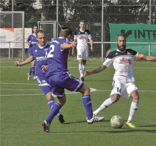 Kapitän John Rausch im Spiel gegen den FC Karbach.privat