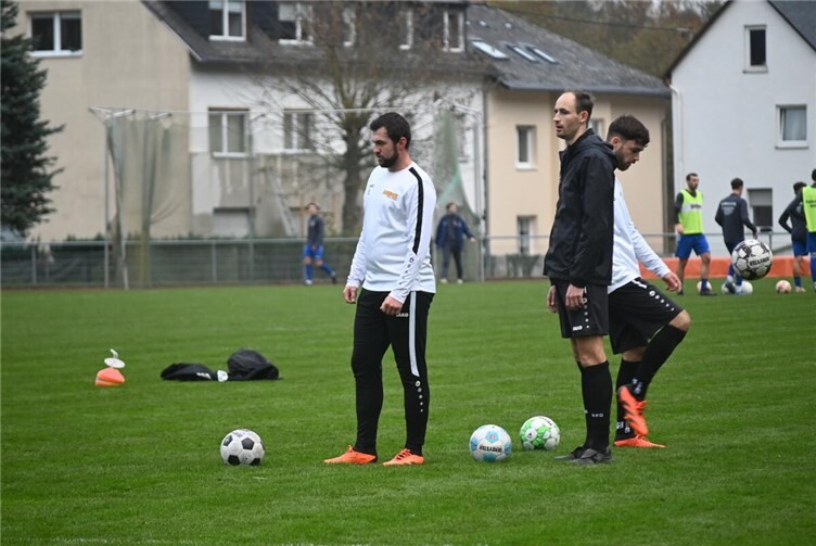 Kapitän Marcel Löhr (links) wird dem TuS Mayen lange fehlen. Foto: SK