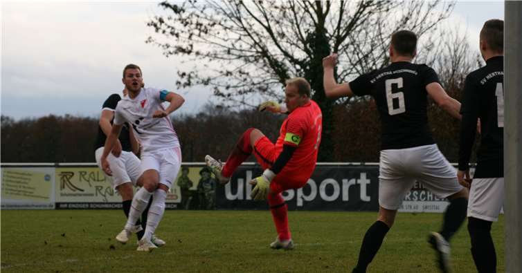 Kapitän Niklas Melchior beim Torschuss beim Torschuss. privat