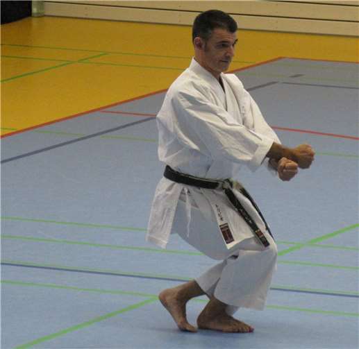 Karate fördert die Konzentration, Gelassenheit, Kraft und Selbstbeherrschung.privat