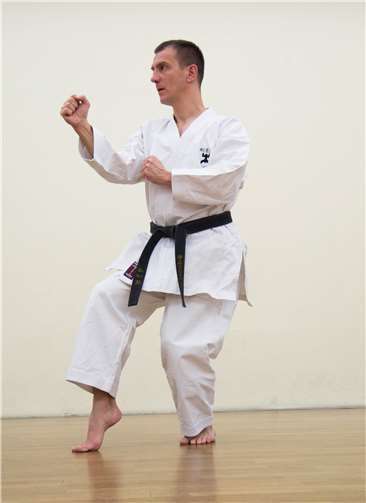 Karatelehrer Marion Fink leitet den Workshop.Fotos: privat