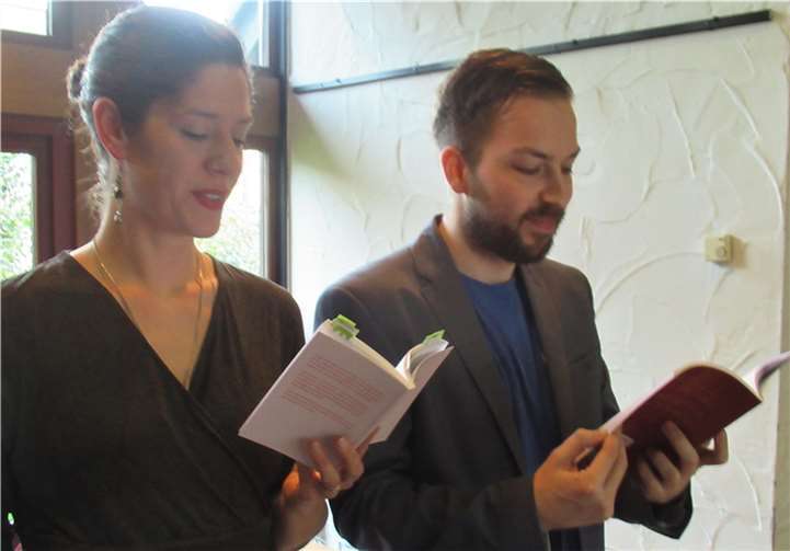 Karen Kleser (links) und Joshua Clausnitzer (rechts).  Foto: Dieter Dresen