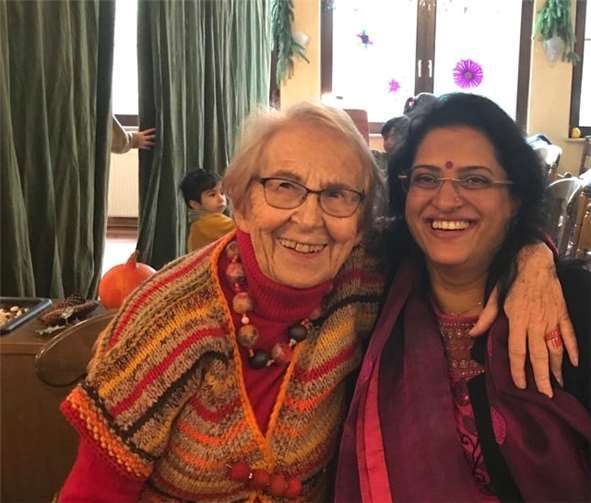 Karen Röder mit Farzana Talukder 2019 in der Wiesenau. Foto: Privat