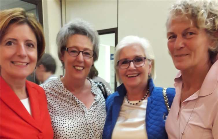 Karin Buhr, Ingeborg Bernards und Rosi Kull trafen Ministerpräsidentin Malu Dreyer. Foto: privat